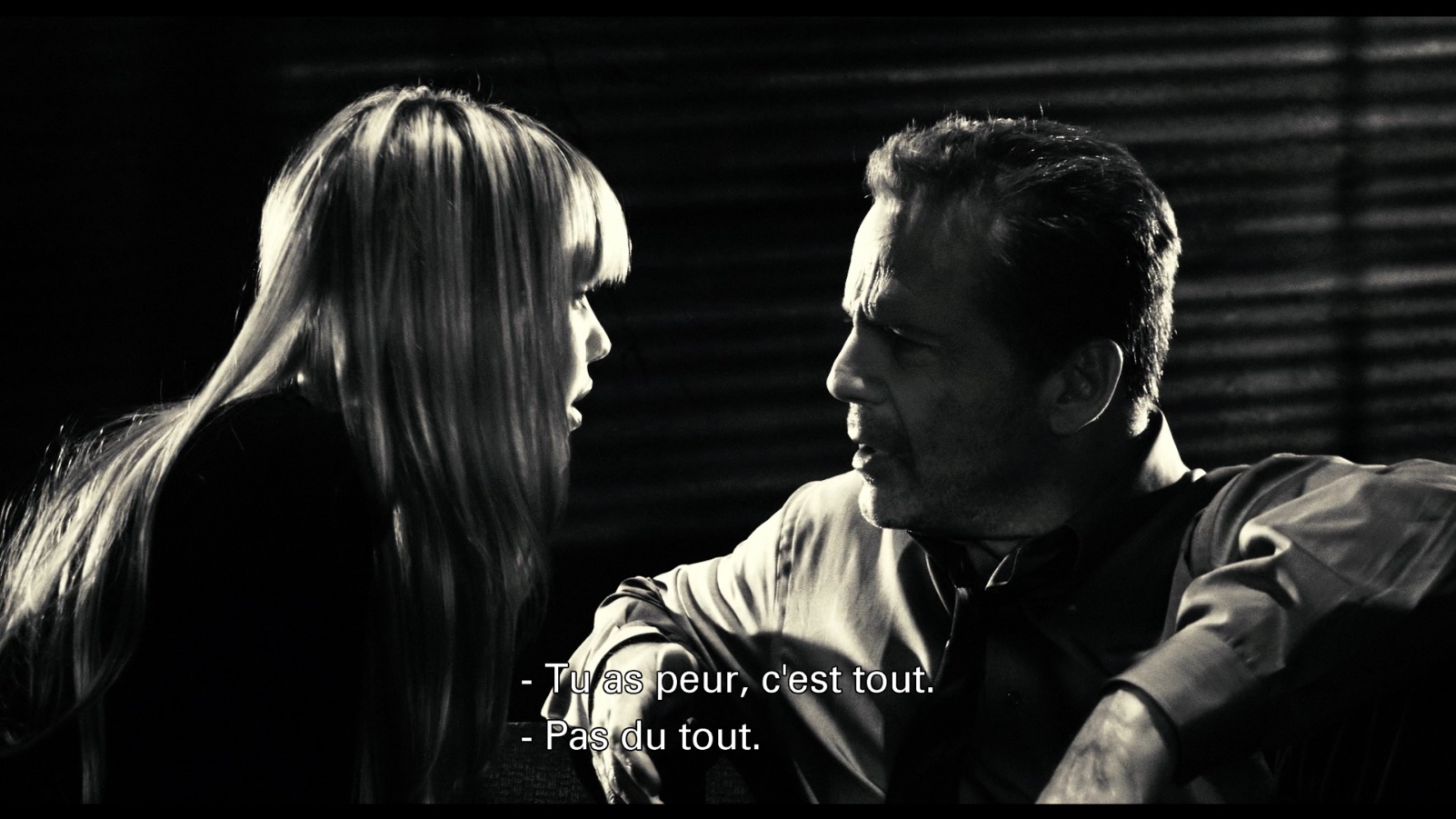 [Image: SIN-CITY-FR-REMUX-t00-mkv-snapshot-01-44-08-998.jpg]