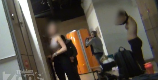 [Image: Voyeur24085122640.jpg]