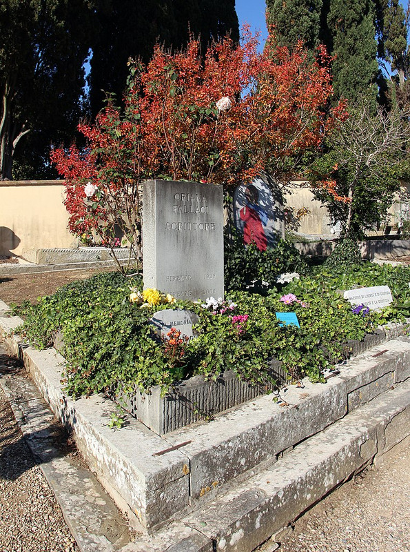 Firenze-cimitero-degli-allori-tomba-di-oriana-fallaci-scrittore-02