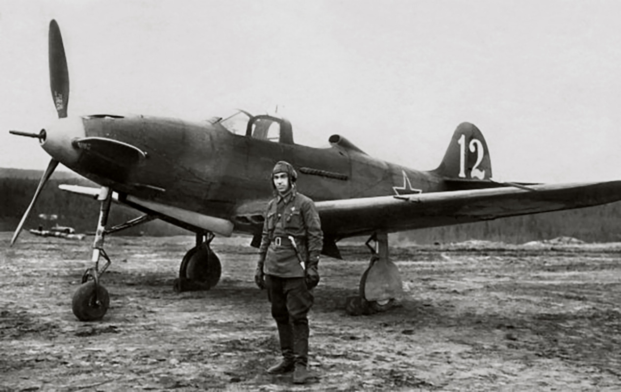 Bell-P-39-Airacobra-RAF-BX297-19GvIAP-258IAD-White-12-with-Maj-Georgy-Reifshneider-Karelian-Front-19