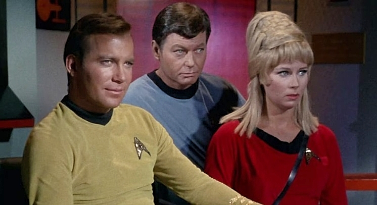 STAR-TREK-GRACE-LEE-WHITNEY-1-A-FOTOR-2.jpg