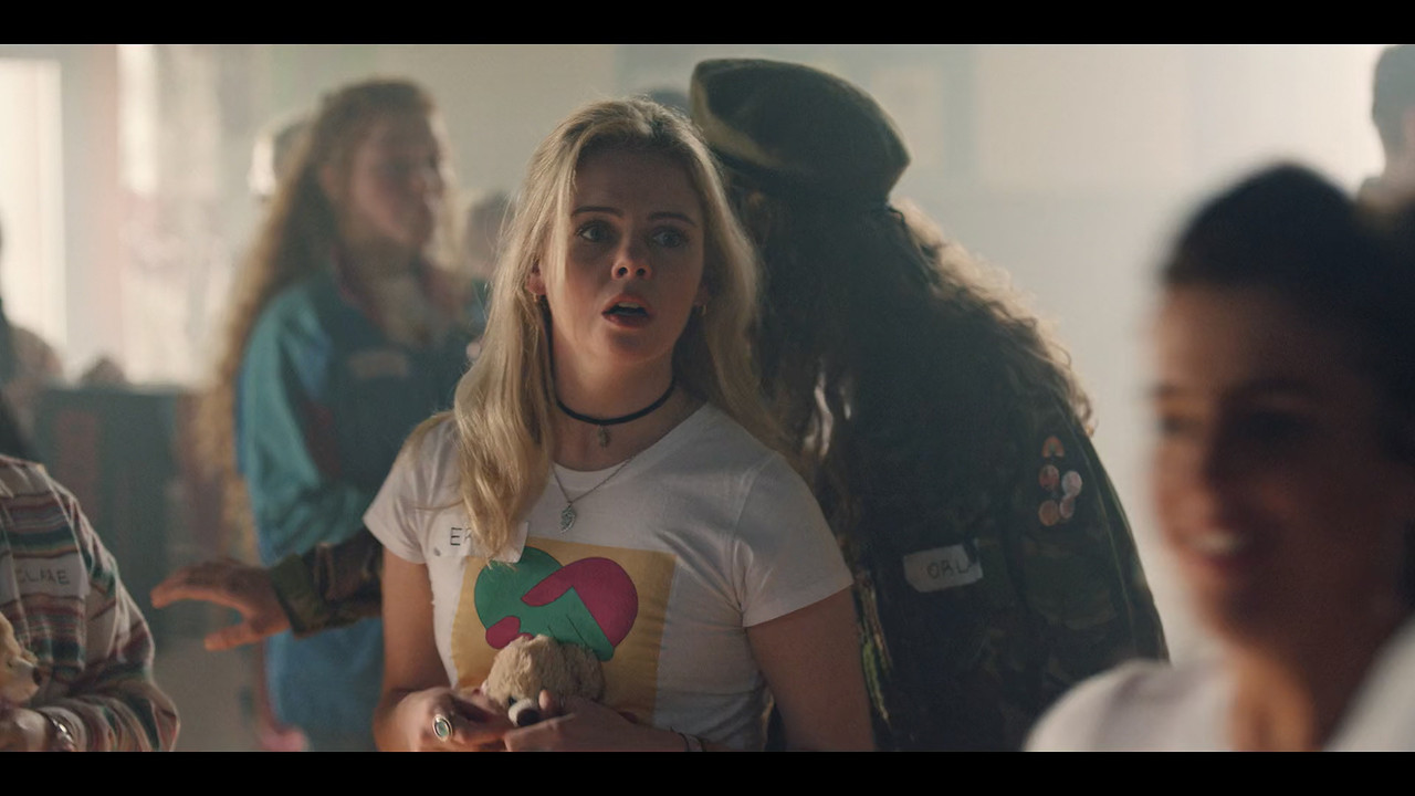 Derry Girls (2018) S02E01 Across the Barricade (1080p NF WEB-DL 
