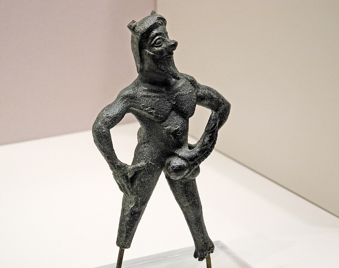 Бронзовая приапическая статуэтка Археологический музей Олимпии Элида Греция