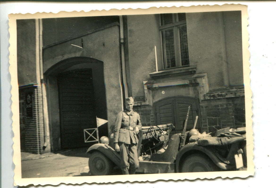 Orig.Foto Soldat Wehrmacht Karabiner 98 k im Küb