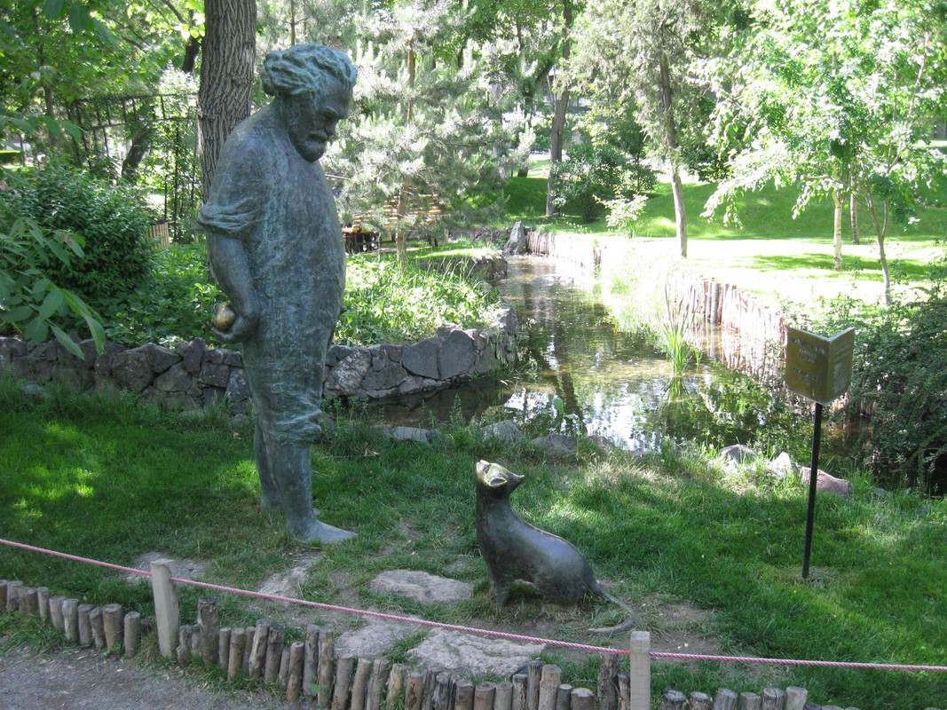 2-Statue-of-Gevorg-Emin