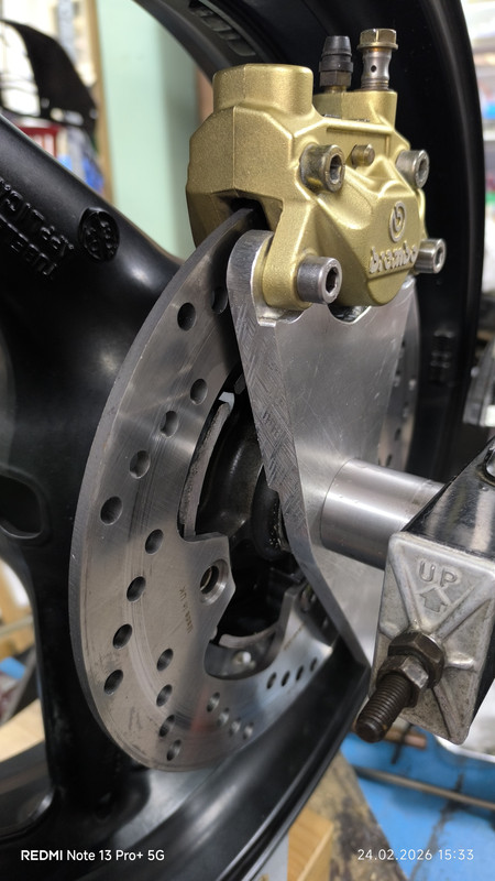 Alu Bremssattel Halter1