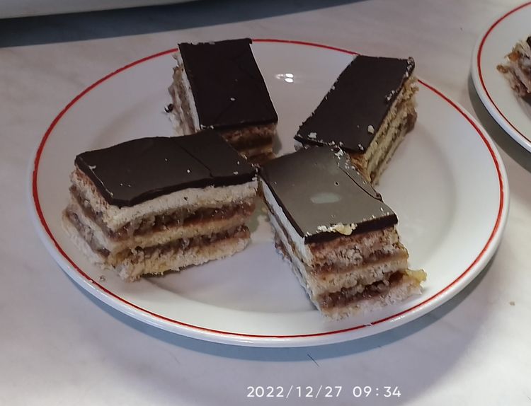 https://i.postimg.cc/6p8Sq0mx/zserbo-2022.jpg