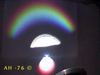 Arcoiris creado por el reflejo del Sol sobre un CD