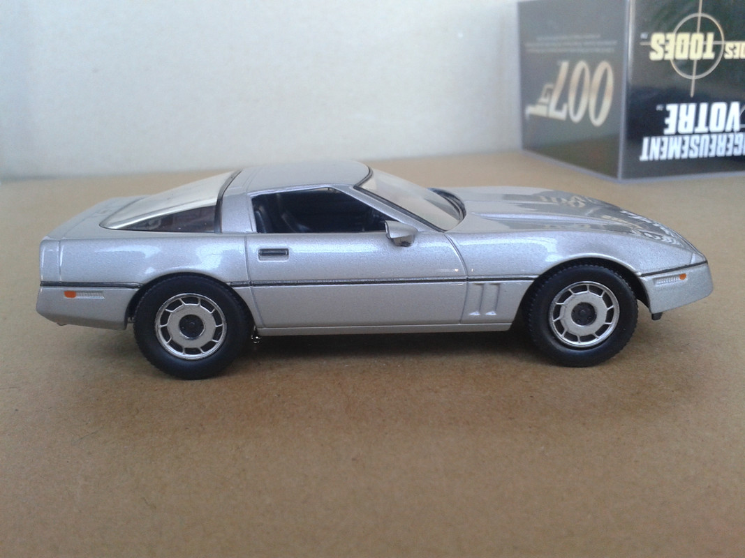 1984 Chevrolet Corvette C4 (Universal Hobbies – nº37 James Bond Car Collection) (1)