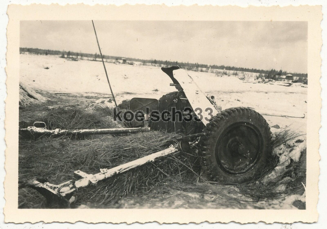 Foto Panzerjäger 3,7cm PaK Geschütz mit Schneetarnung im Winter an der Ostfront
