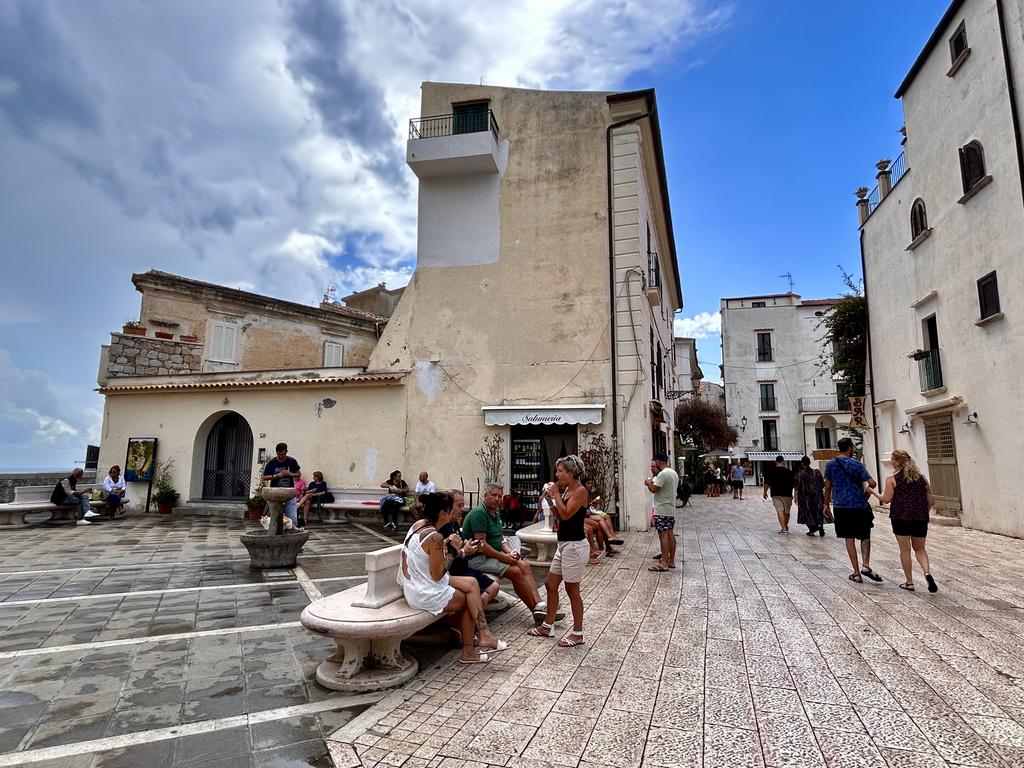 Жаркий сентябрь на побережье Тирренского моря. Жаркий сентябрь на побережье Тирренского моря.