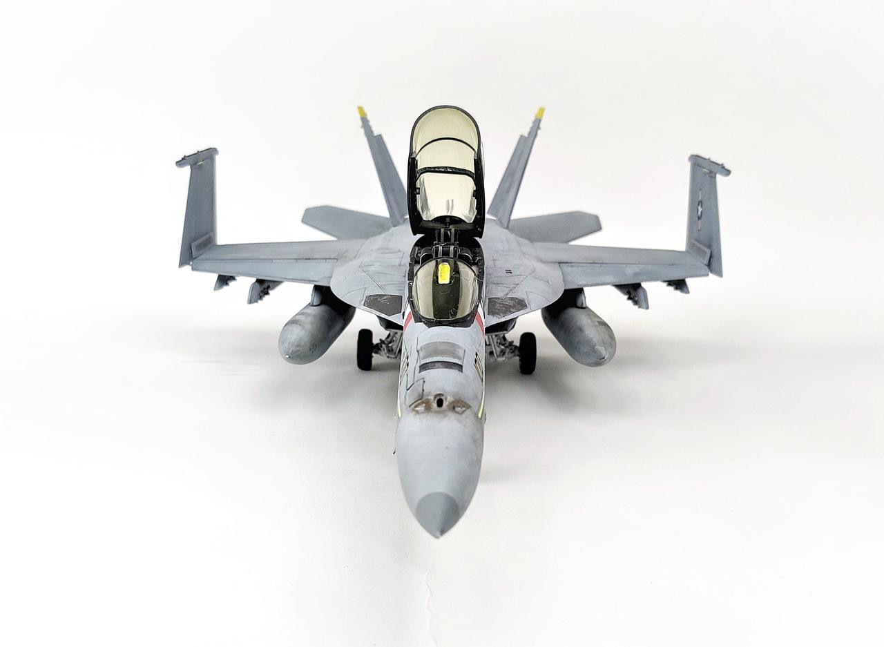 F/A-18F Super Hornet Trumpeter 1:32 - Ready for Inspection
