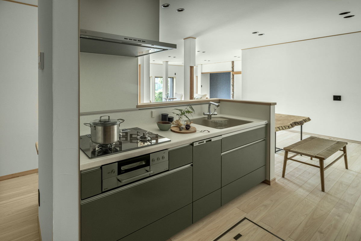 家事動線を最適化した機能的なキッチン