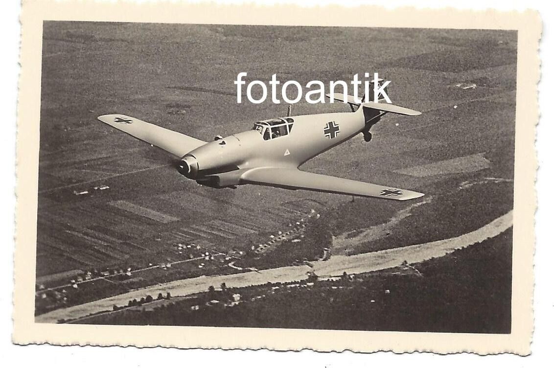 Foto 2 WK Flugzeug Jäger ME 109 mit Kennung im Fluge Super