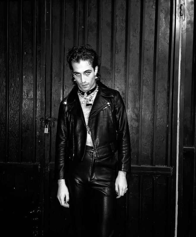 25667FF2-2DEB-4218-A14C-00DB3A6785A3