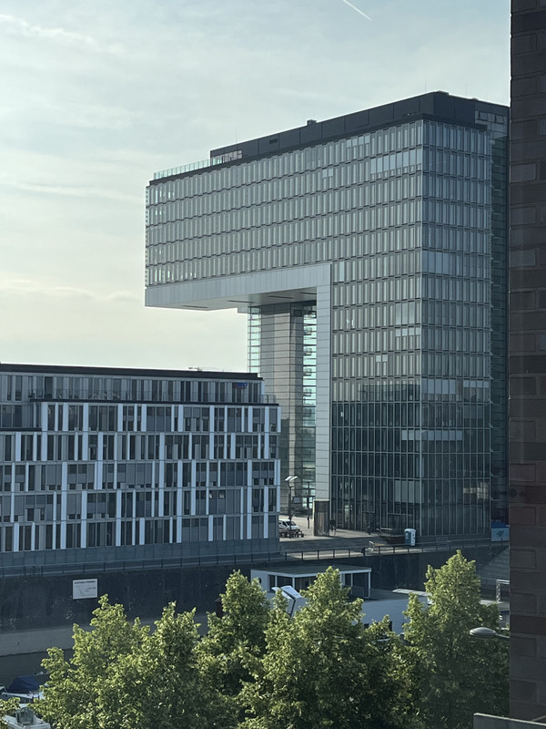 F4B18A4D-E37B-4A86-9D07-EC5EC9764D63