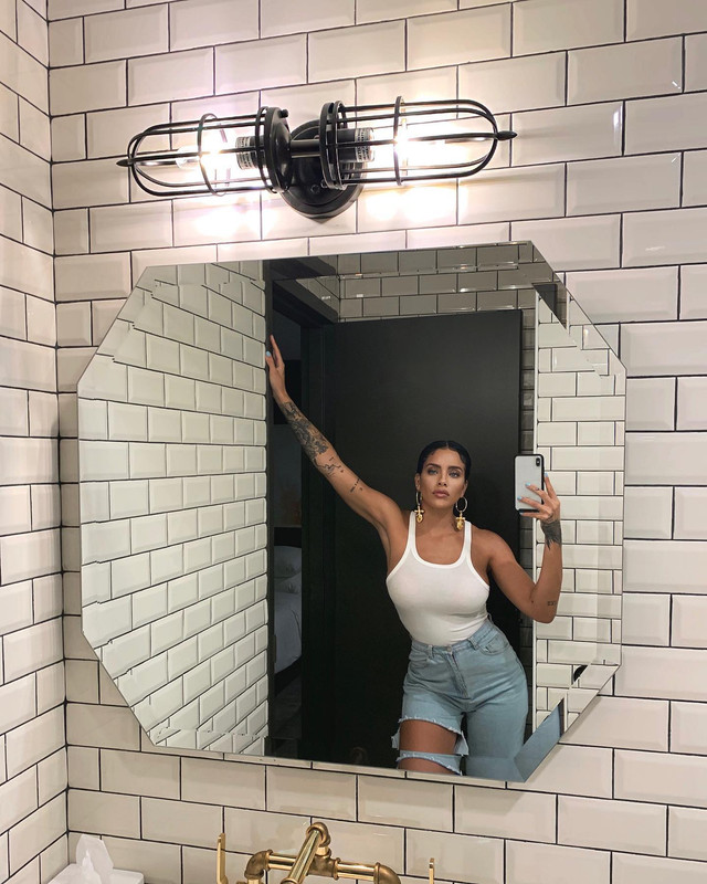 sherisecromwell posts 2019-08-08 06.30 B055wj7g6X__1_1 66470224_2340767996162284_1426788170467057198