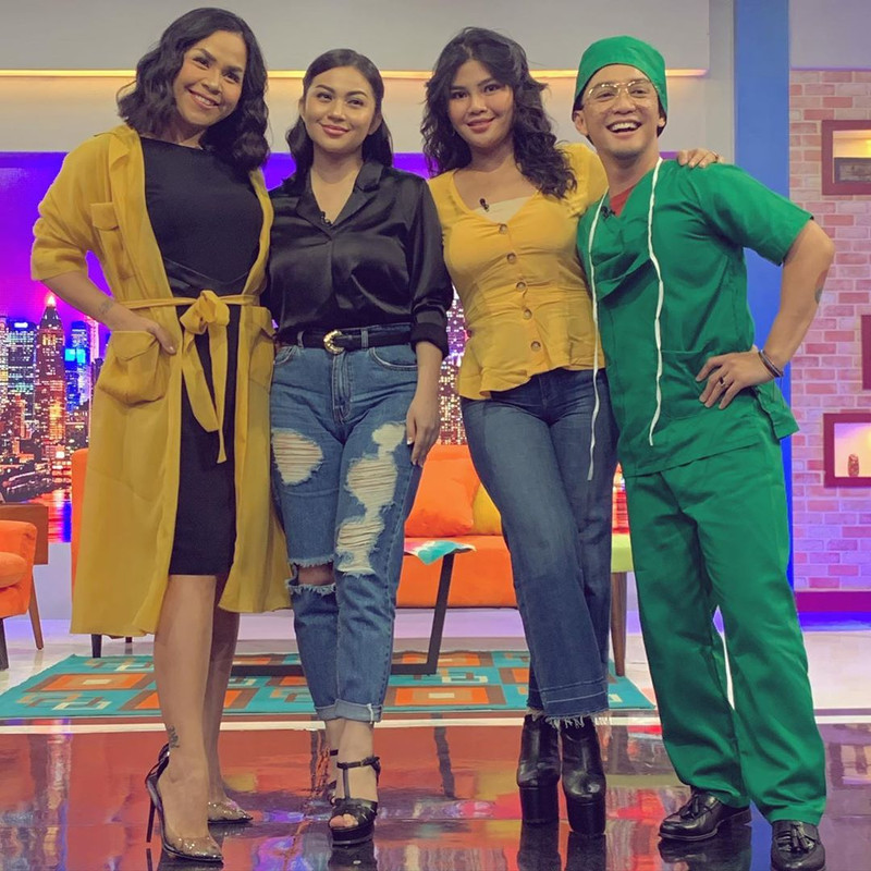 Rosa Meldianti bersama Ariel Tatum, Melaney Ricardo dan