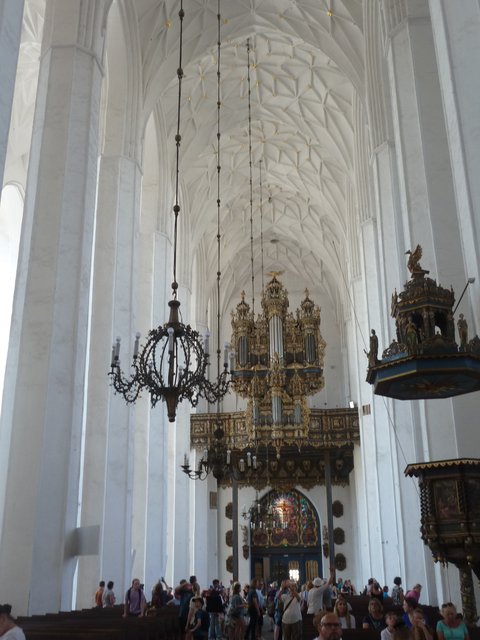 Gdansk en 3 dias y medio. - Blogs de Polonia - DIA 2.- Paseo por el centro:  calle Dluga, iglesia de S. Maria,  muelles,  grúa (12)