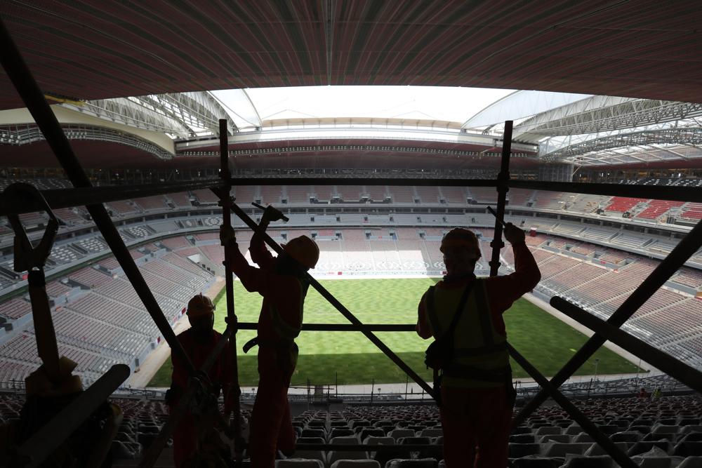 violazione diritti umani lavoro mondiali calcio qatar