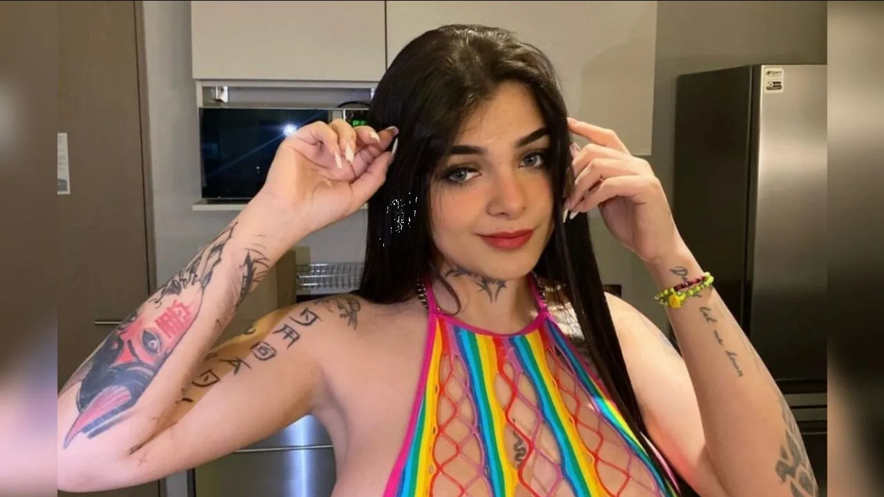 ¡Casi sin nada!, Karely Ruiz eleva la temperatura con este atrevido video