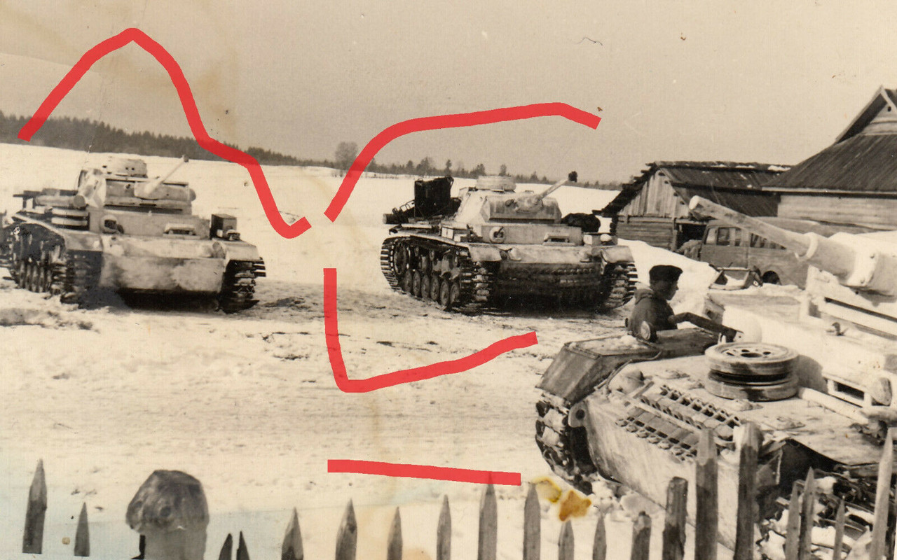 Foto WH Soldat Panzer Tank Panzer III. IV. Aufhängung Platten Wintertarn