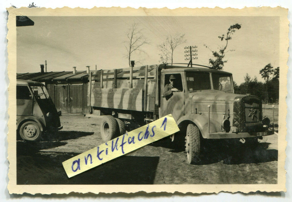 WH-Militär-LKW Typ Henschel mit Tarnanstrich beim Rückzug 1944