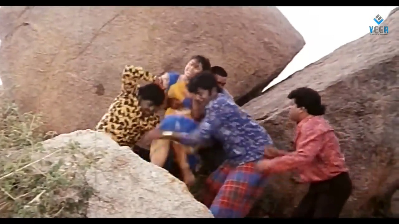 Dolly Minhas Palviahgam Avi - Villains Troubles a Women_4MxpygcjgQs.mp4_20220519_114918.797