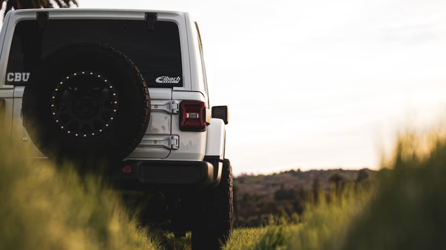Ilustrasi jeep.