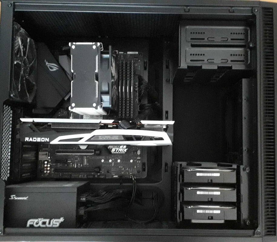 Sapphire RX 6700 XT Nitro  (01)