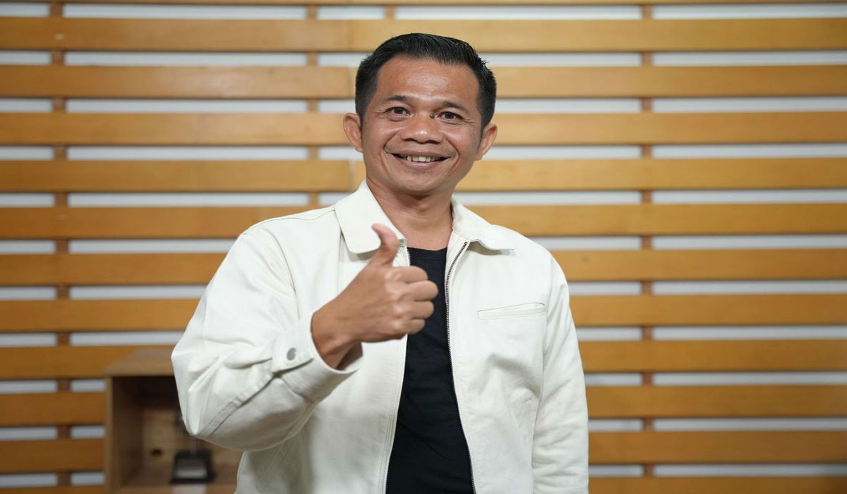 Heboh! Ibu-Ibu Cium Bupati Purwakarta Saat Penertiban Bangunan Liar! Heboh! Ibu-Ibu Cium Bupati Purwakarta Saat Penertiban Bangunan Liar!