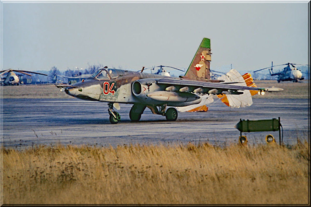 357 OSHAP Su-25 04 Red (cn 25508110087) Brandis