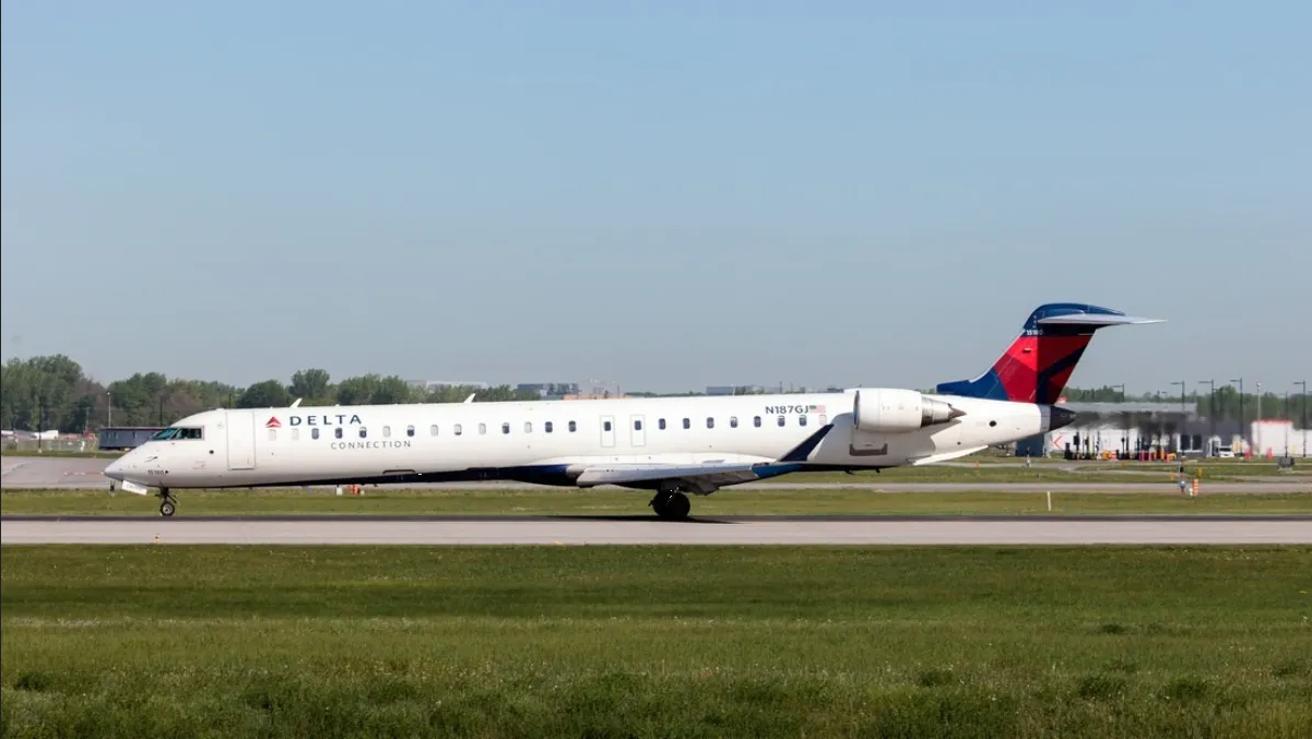 Avión se incendia en pleno vuelo; tuvo que aterrizar de emergencia en Toronto