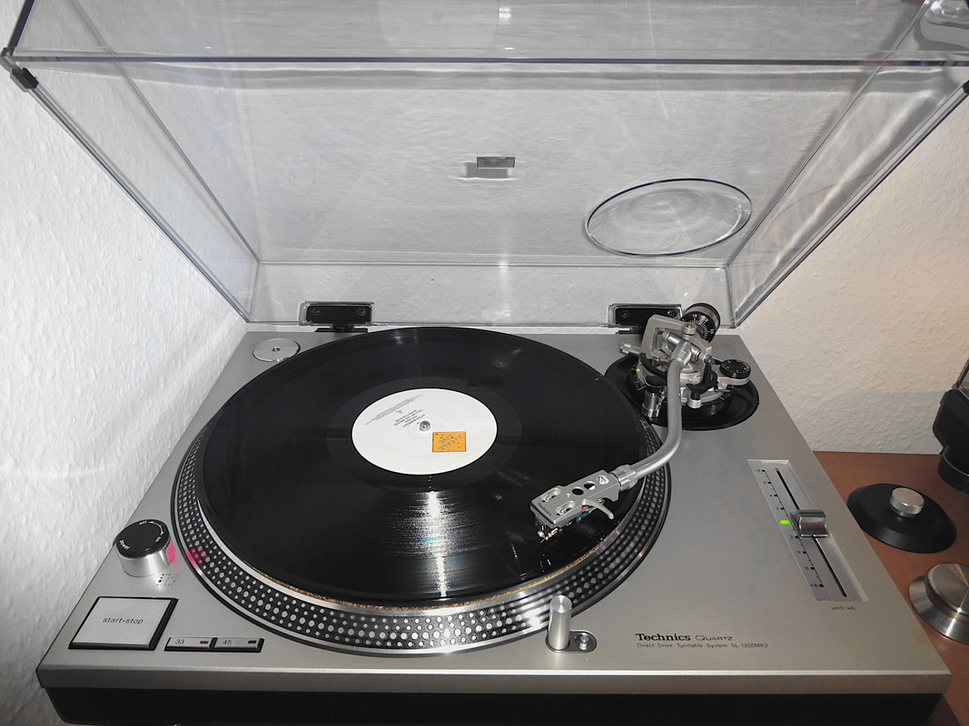 [Bild: Technics-Sl-1200-Mk-II.jpg]