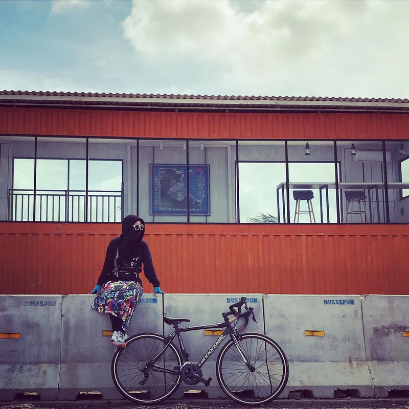 Gaya Umi Pipik berfoto bak ABG