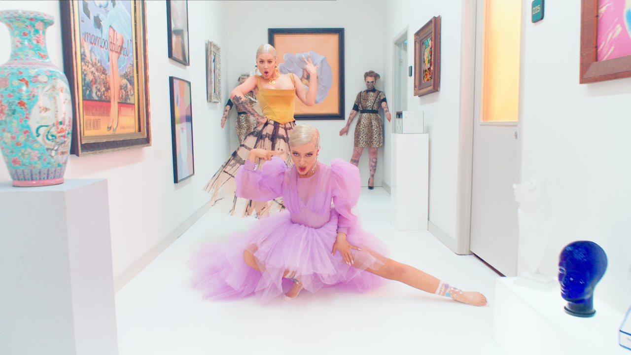 Iggy Azalea ft. Alice Chater - Lola .mov_snapshot_01.10.934_[2023.01.27_06.21.35]