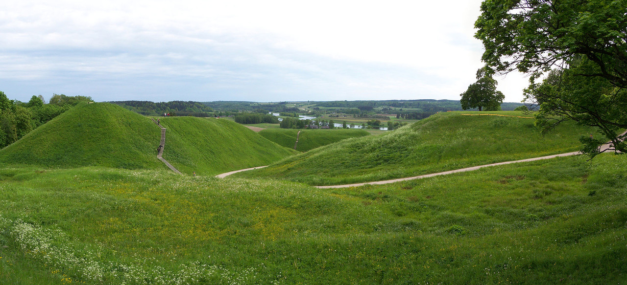 Kernavė_-_Hill_forts_01