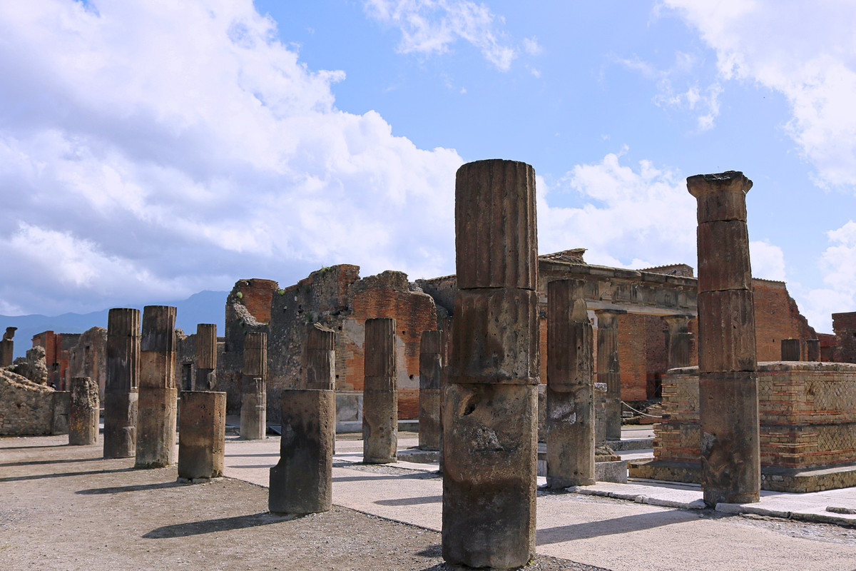 day trip to Pompeii