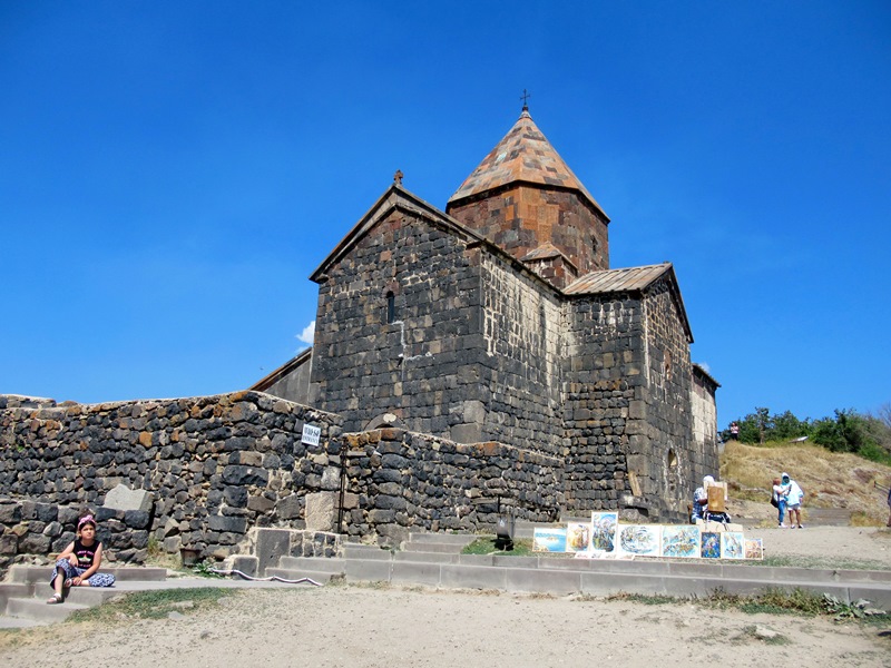 Армения - страна храмов, гор, камней и...