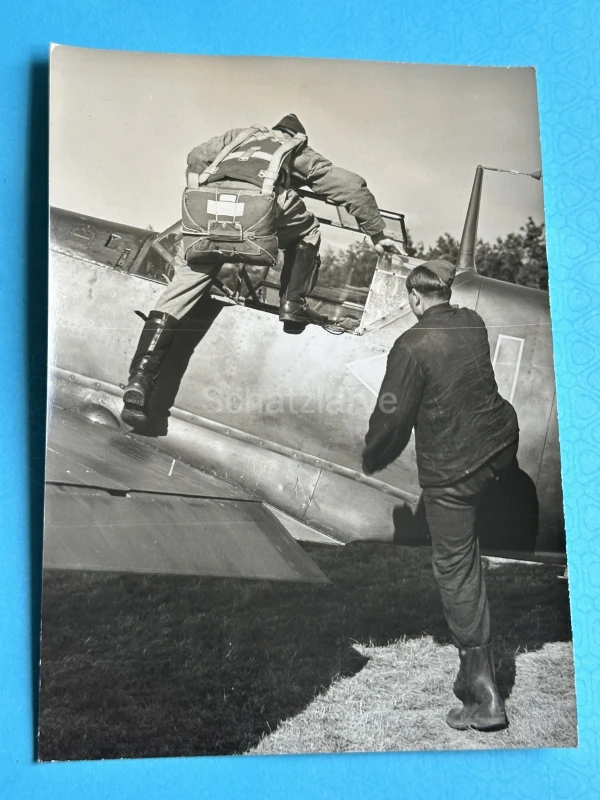 Gross Foto A Stöcker Messerschmitt Bf 109 mit Flugzeugführer (MJ 191 2)