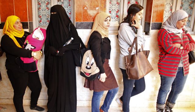 C:\Users\lenovo\Pictures\Saved Pictures\muslim woman\veiled-women.jpg