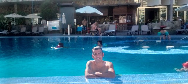 Puerto Mogan, piscina y juegos, no se necesita más! - Gran Canaria 2022 (12)