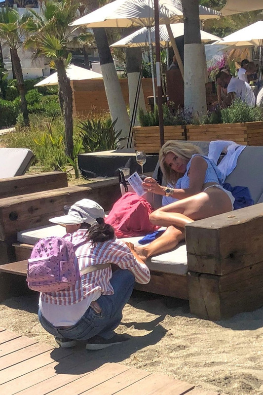 Victoria-Silvstedt-UpskirtSTARS.com (20)