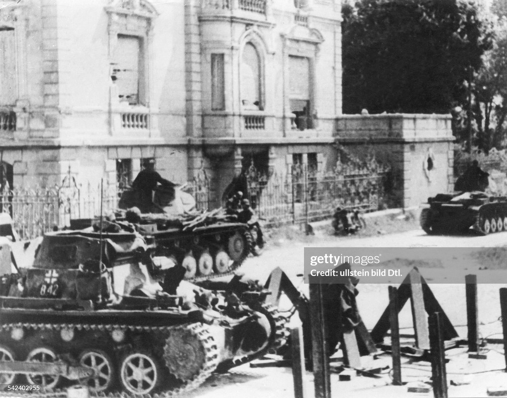 German tanks (I and II) passing through Sedan (XIX. armoured corps , Guderian)14,-15.05.1940