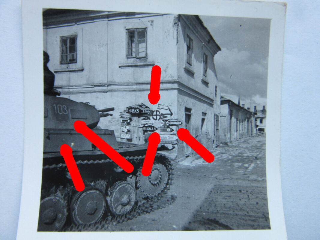 Foto Russland 16.Inf.Div.Mot WH Panzer II Wegweißer Schilderwald Wiking