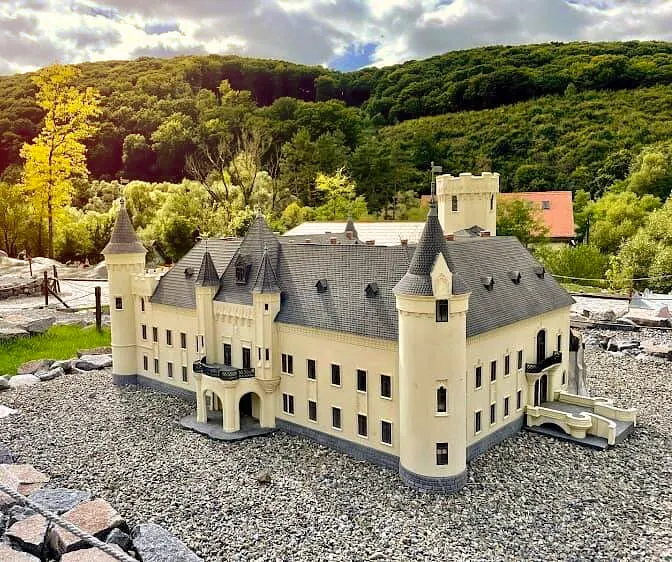 Mini-Transylvania-Park-02