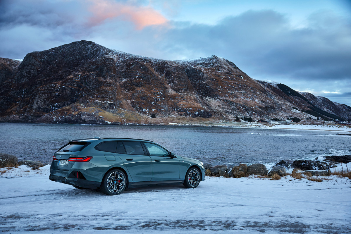 P90537283_highRes_the-new-bmw-i5-edriv