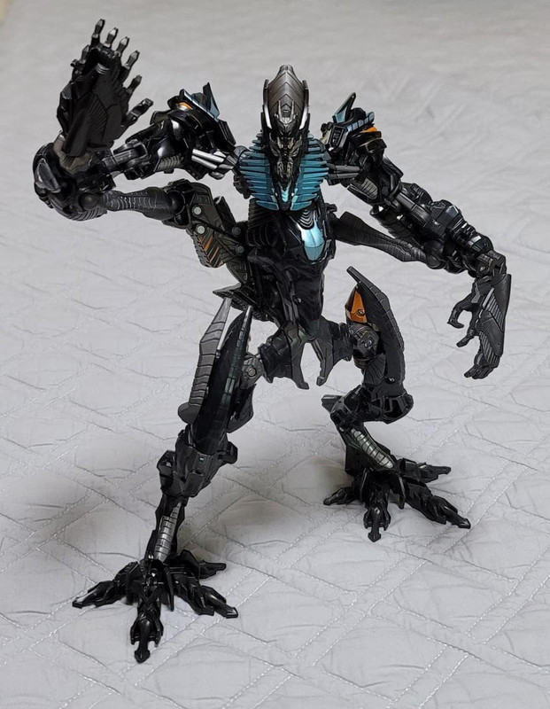 Studio-Series-Leader-Class-The-Fallen-06