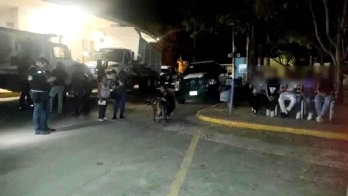 Jóvenes grababan TikToks en un panteón, son detenidos por la policía