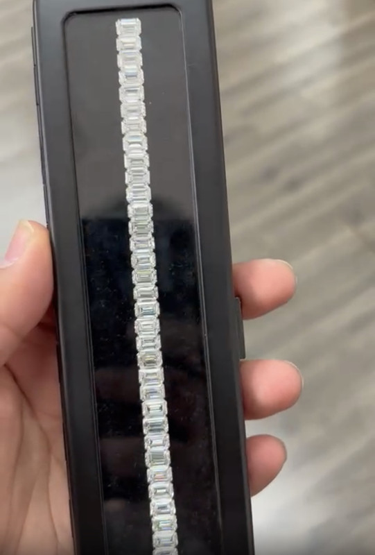 BC7F7E6E-8C43-4DA9-AC9A-F7EAFF907AE4